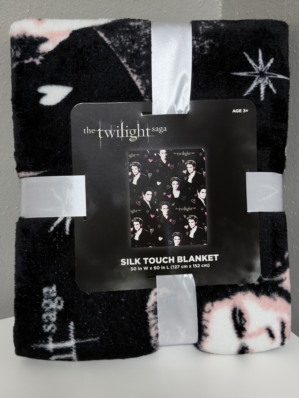 Twilight Saga Edward Cullen pink, black & white blanket